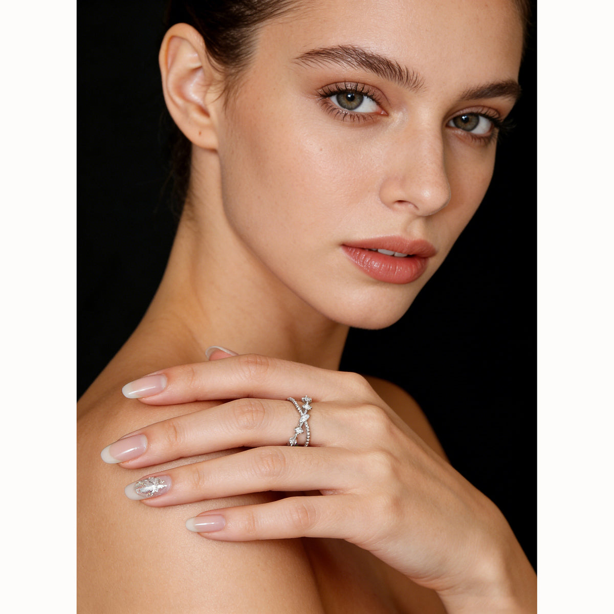 Kreuzspur – offener Ring mit Zirkonia
