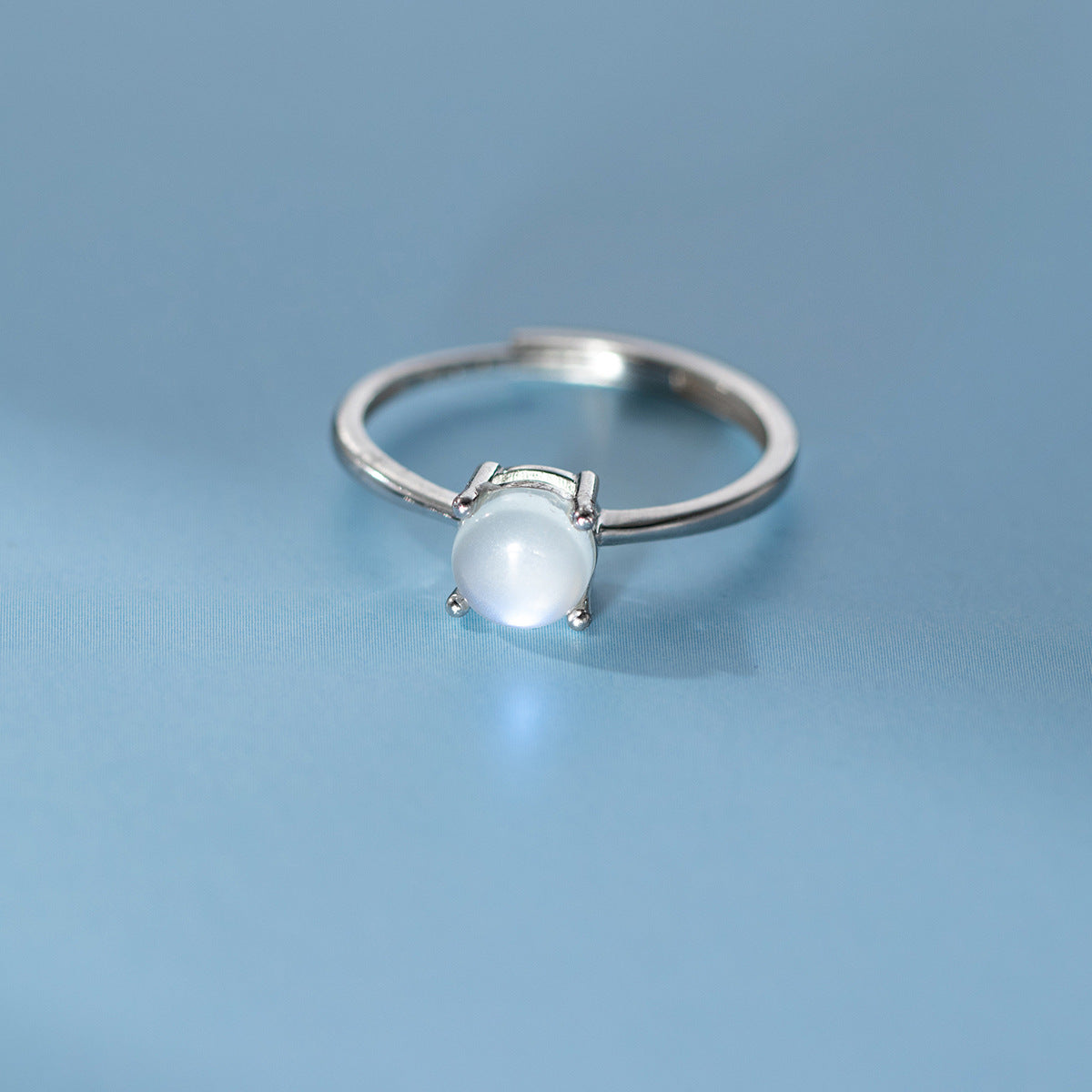 Mondruhe – offener Ring mit Mondstein