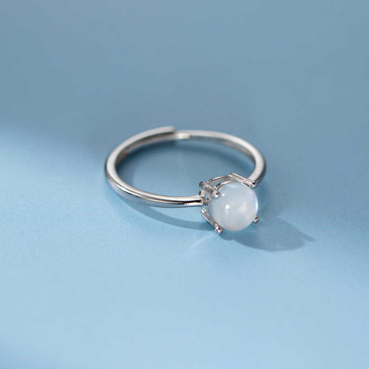 Mondruhe – offener Ring mit Mondstein
