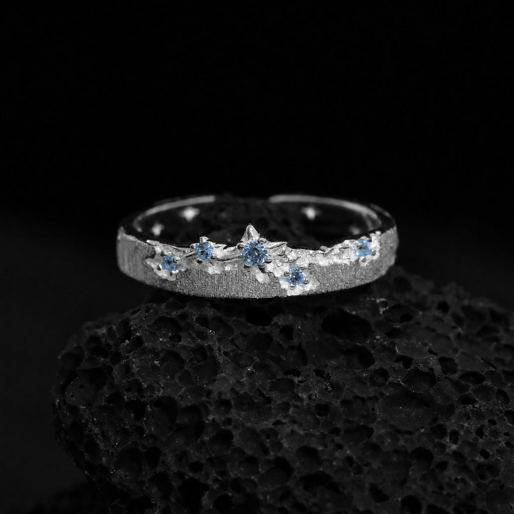 Blauer Sternenstaub – offener Ring mit Zirkonia