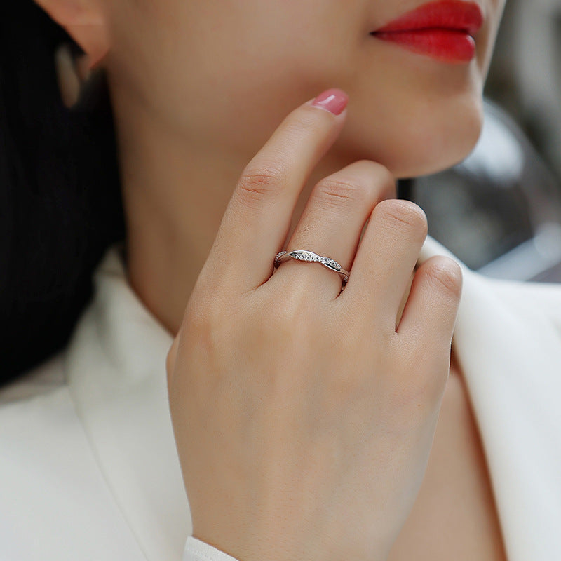 Wellenband – Ring mit Moissanit