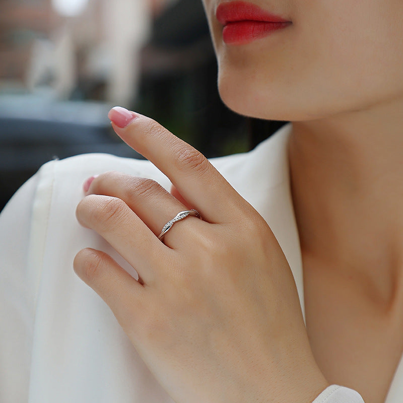 Wellenband – Ring mit Moissanit