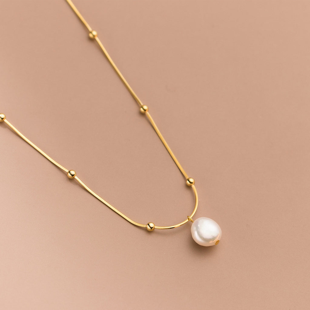 Perlenspur – Halskette mit Barockperle