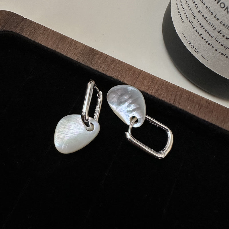 Muscheltropfen – Ohrringe mit Muschelschale