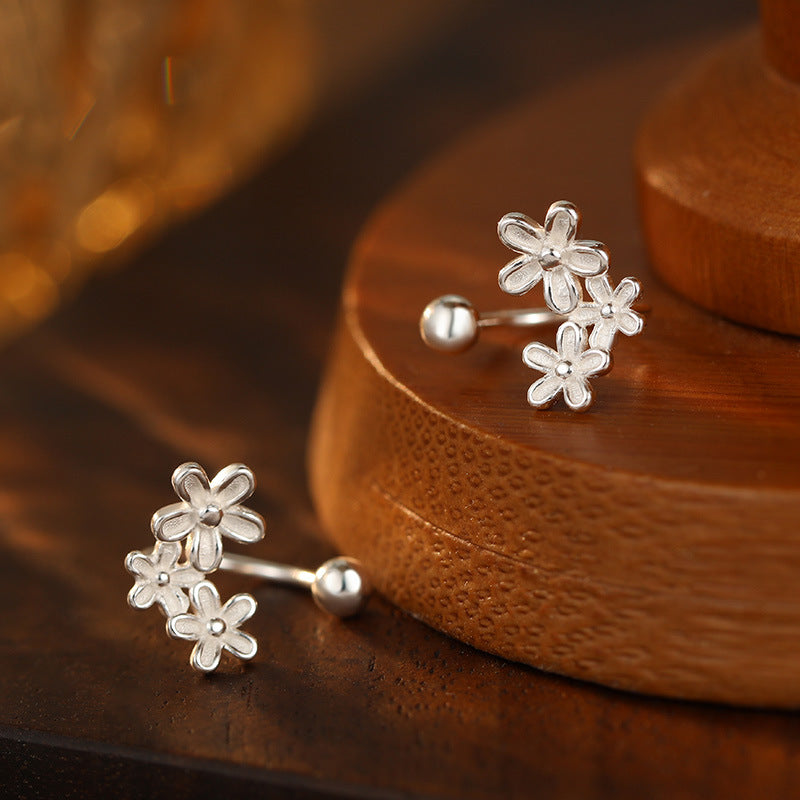 Dreiblüte – Ohrschmuck aus Feinsilber
