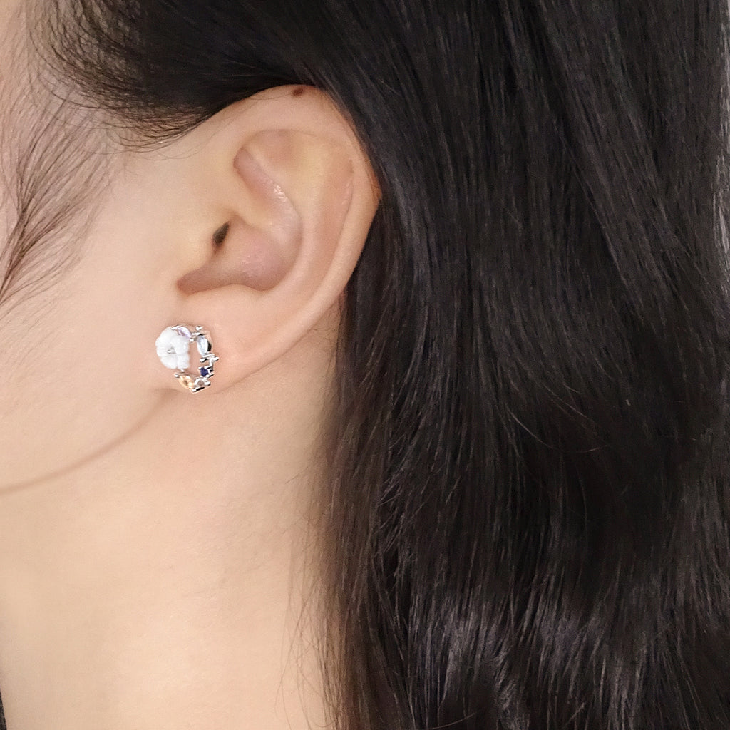 Blütenkranz – Ohrstecker mit Zirkonia