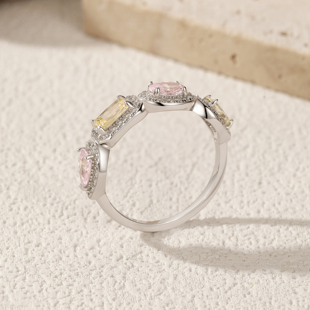 Farbwechsel – Ring mit Zirkonia