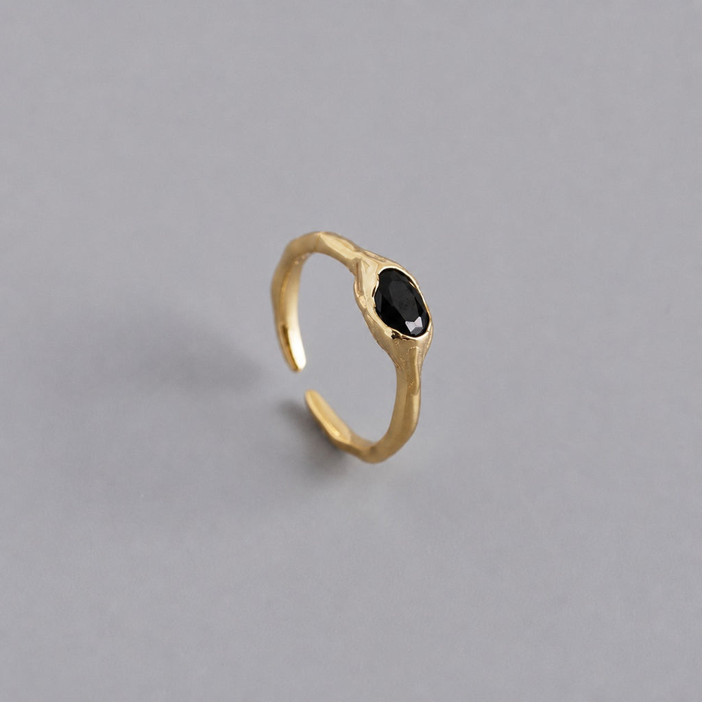 Nachtoval – offener Ring mit schwarzem Besatz
