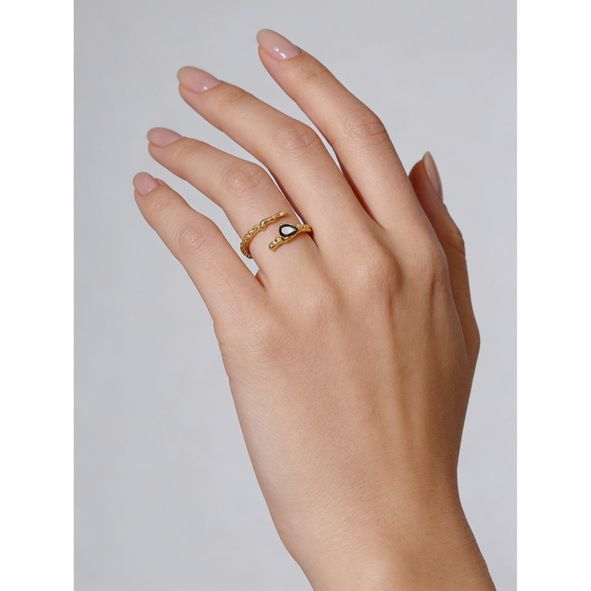 Nachtwelle – Ring mit schwarzem Zirkonia